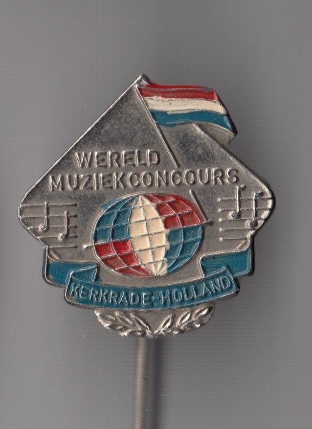 Kerkrade WMC Wereld Muziekconcours kleur wit speldje, Verzamelen, Gebruikt, Niet vindbaar, Niet vindbaar, Speldje of Pin