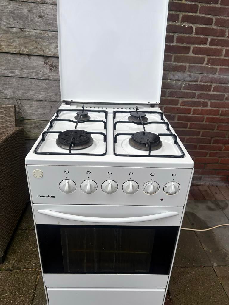 Gasfornuis met 4 elektrische pitten (oven defect), Witgoed en Apparatuur, Fornuizen, Minder dan 85 cm, Gas, Niet werkend, 4 kookzones