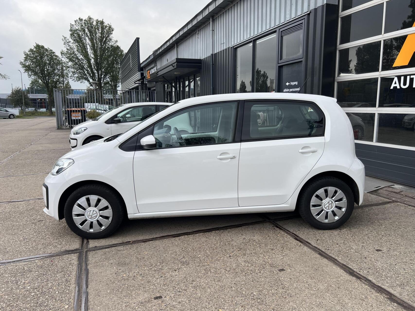 Foto 2 van Volkswagen Up! 1.0 5DRS 2016 Wit | Airco |