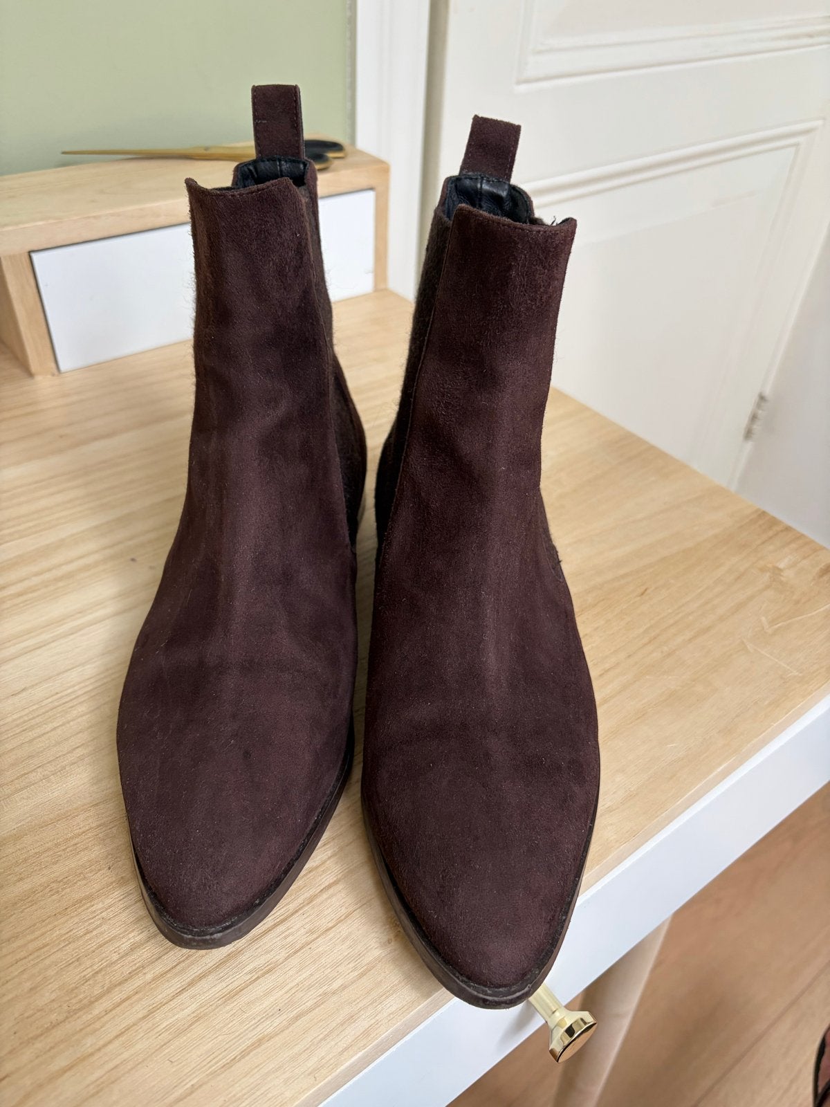NOTRE-V Bruine Suède Chelsea Boots Maat 39, Ophalen of Verzenden, Gedragen, Bruin, Lage of Enkellaarzen
