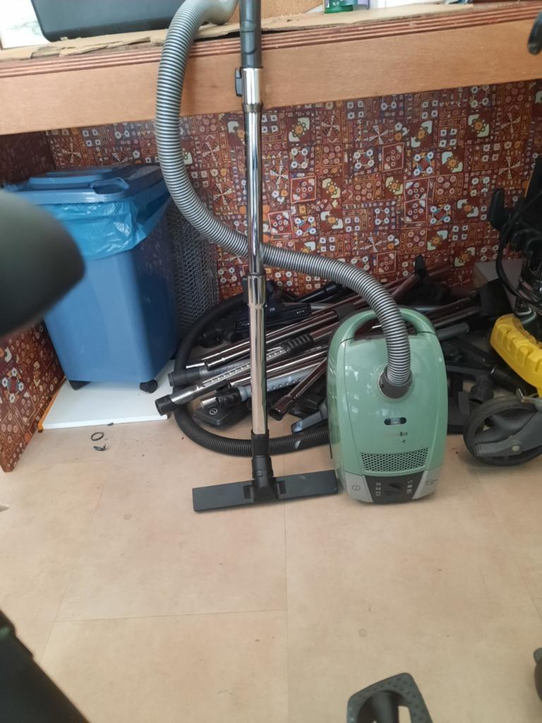 Miele Stofzuiger 1600 Watt - Goed Werkend, Witgoed en Apparatuur, Stofzuigers, Gebruikt, Ophalen of Verzenden, 1600 tot 2000 watt