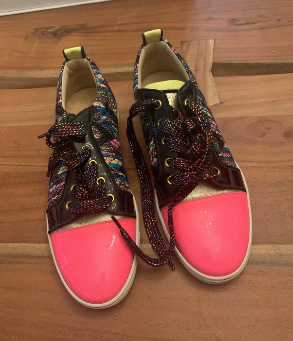 Louboutin sneakers nieuw maat 40, Kleding | Dames, Ophalen of Verzenden, Nieuw, Overige kleuren, Sneakers of Gympen