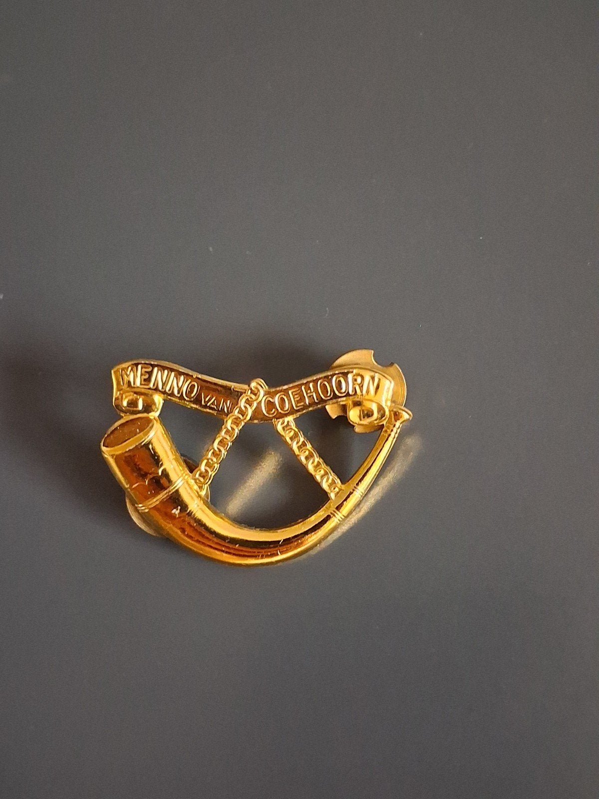 Menno van Coehoorn kazerne arnhem badge pin, Verzamelen, Ophalen of Verzenden, Overige onderwerpen