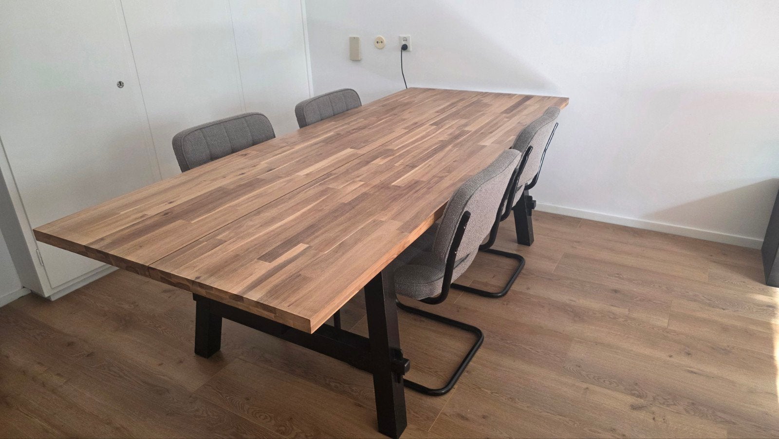 IKEA SKOGSTA Eettafel - Acacia/Zwart (235x100 cm), Huis en Inrichting, Ophalen, Rechthoekig, 200 cm of meer, 50 tot 100 cm