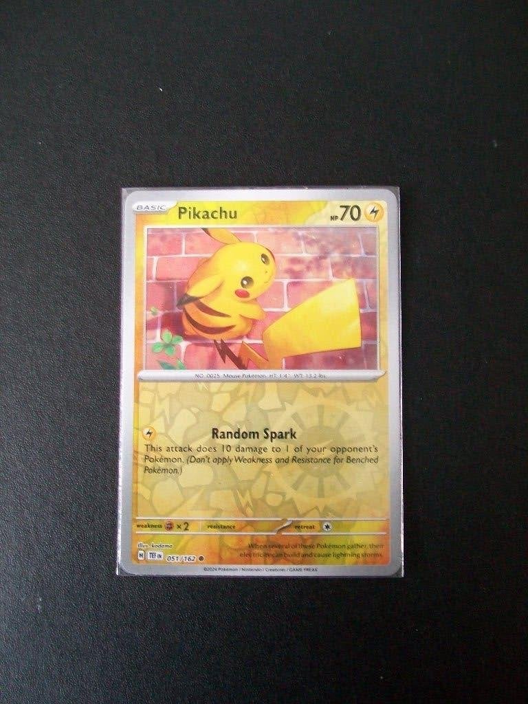 2720: Nieuwe Pokemonkaart Holofoil PIKACHU HP 70 (051/162), Verzenden, Nieuw, Losse kaart, Foil