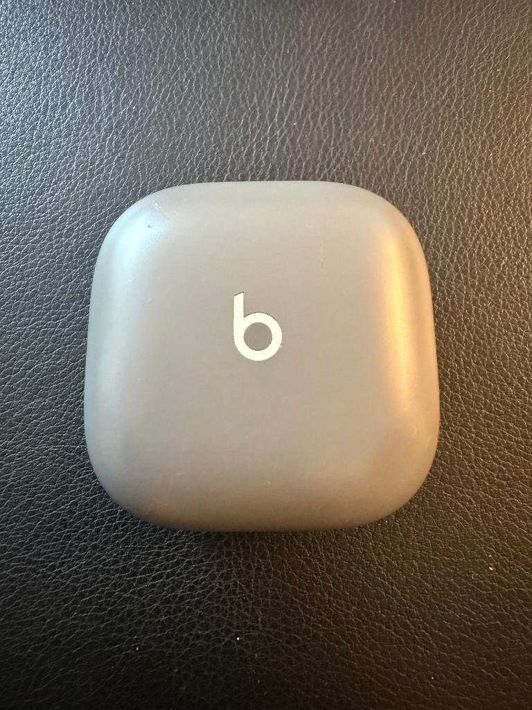 Beats by Dr. Dre Fit Pro A2578 Gray Charging Case, Gebruikt, Ophalen of Verzenden, Grijs, In oorschelp (earbud)