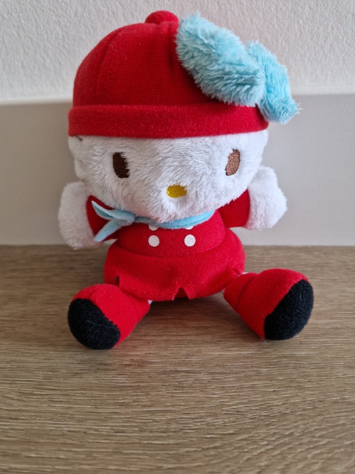 Knuffel Hello Kitty rood blauw wit sjaal poes kat K9365, Ophalen of Verzenden
