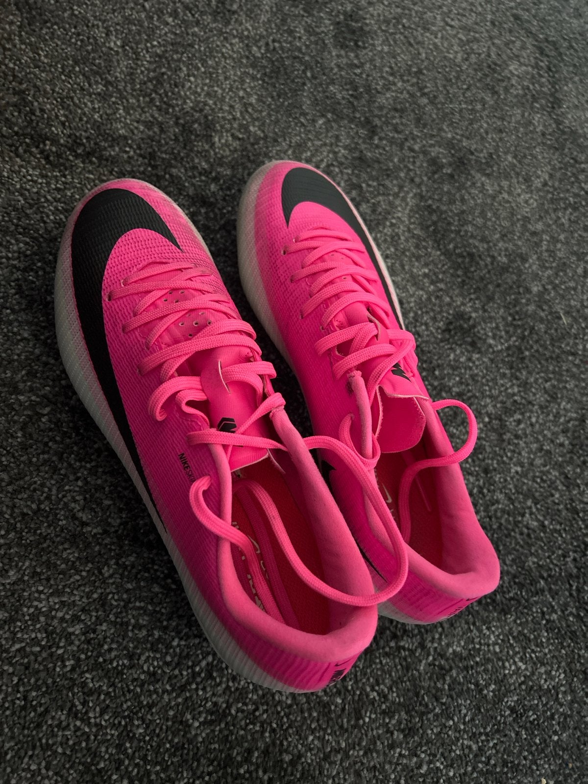 Nike Mercurial Voetbalschoenen - Roze/wit, Ophalen, Zo goed als nieuw, Schoenen