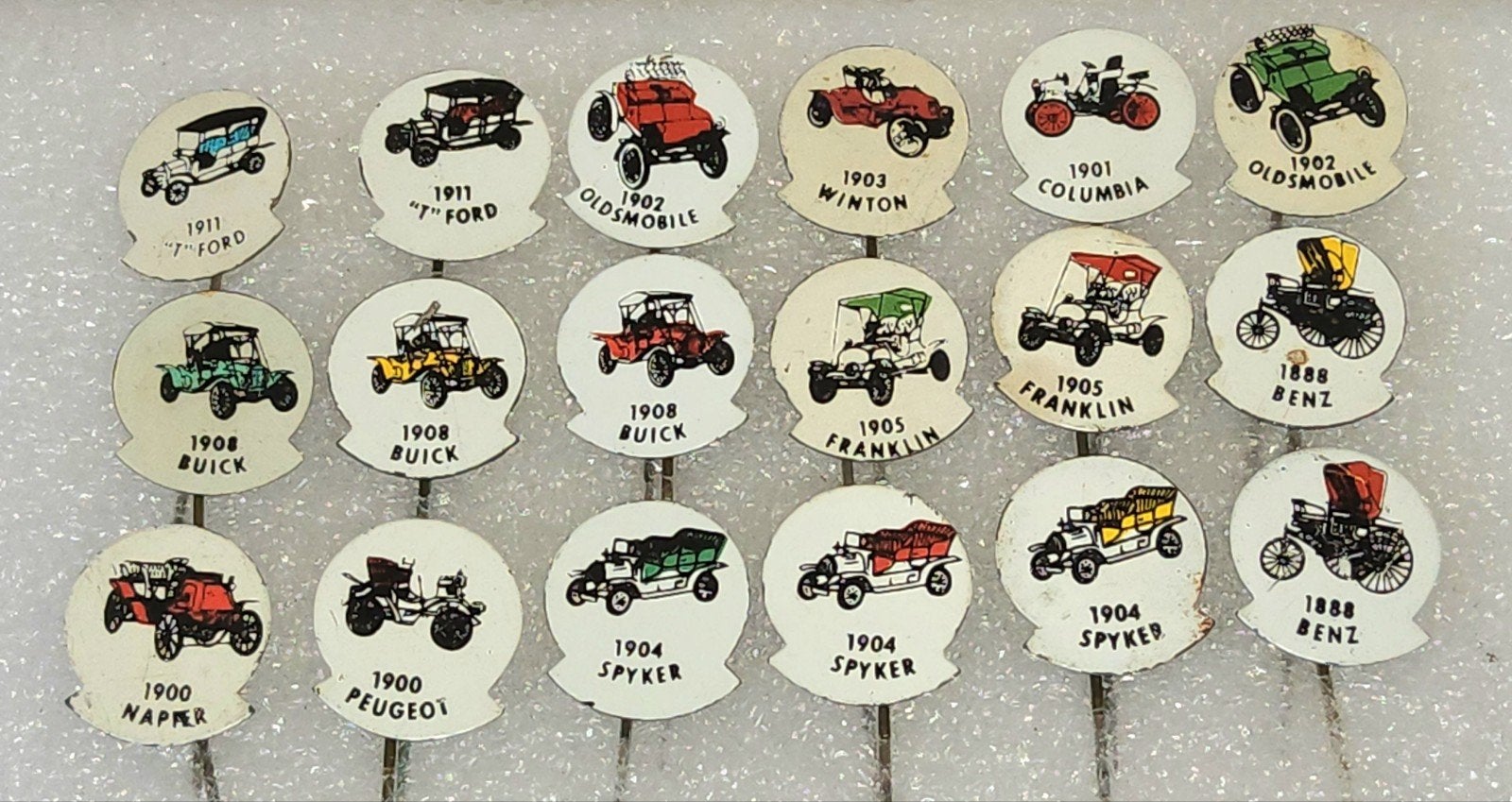 18 Vintage Speldjes van Oude Auto's - Verzameling, Verzamelen, Ophalen of Verzenden, Gebruikt, Transport, Speldje of Pin