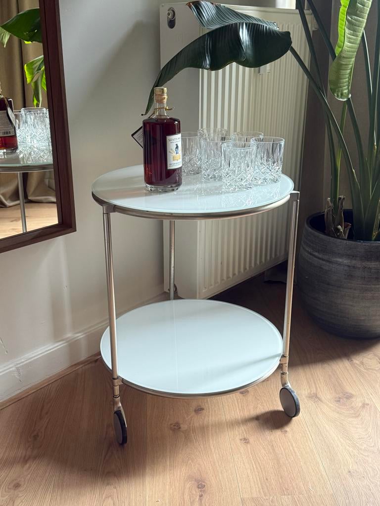 Whisky tafel met glazen platen en wieltjes, Minder dan 55 cm, Gebruikt, Metaal of Aluminium, Rond