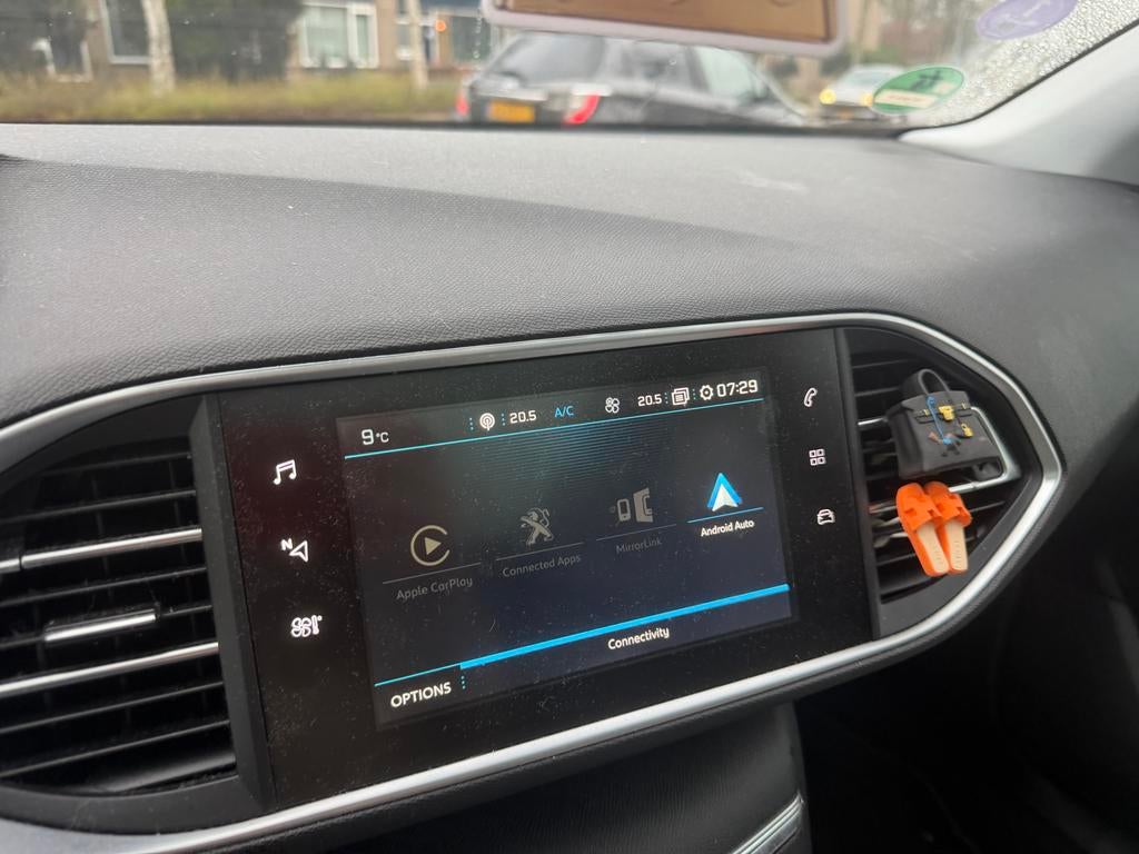 Peugeot 308 1.2 E-thp 96KW/130PK SW AUT 2018 Geel, Auto's, Peugeot, 1199 cc, 635 kg, 1100 kg, 57 €/maand