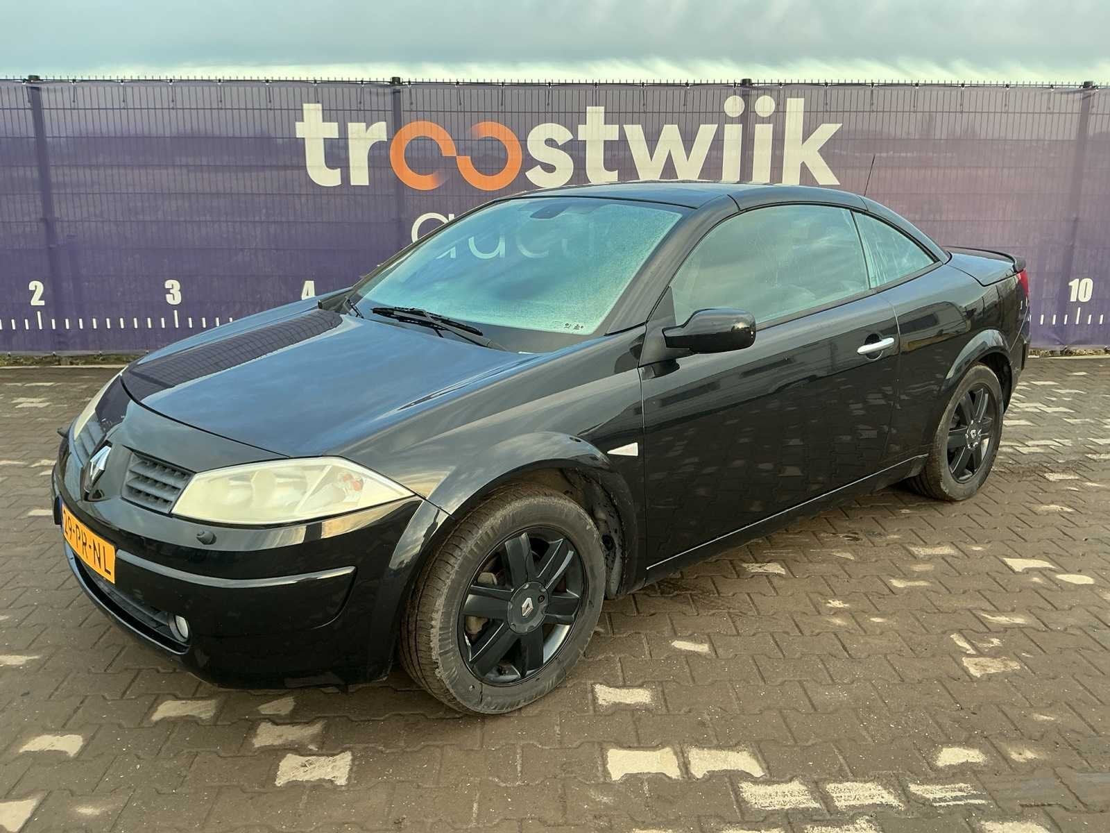 2004 - Renault - Mégane Coupé-Cabriolet - 2.0-16V Dynam.Lu, Auto's, Voorwielaandrijving, 1998 cc, 135 pk, Gebruikt