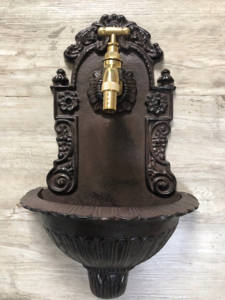 Wandfontein van gietijzer met messing kraan, Verzenden, Nieuw, Gietijzer, Waterornament