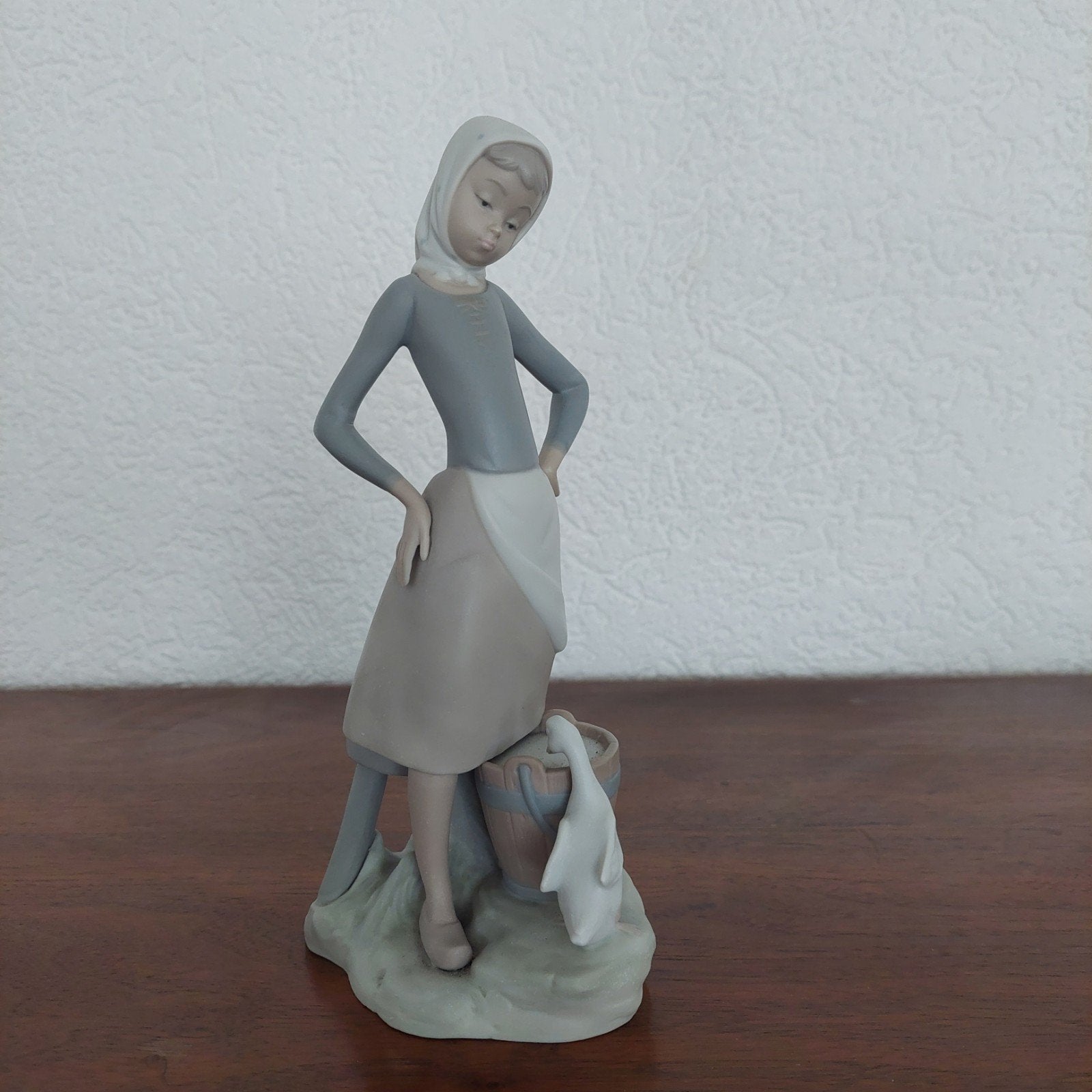 Lucky Vintage Lladró beeld meisje met ganzen, Verzamelen, Ophalen of Verzenden, Zo goed als nieuw, Mens