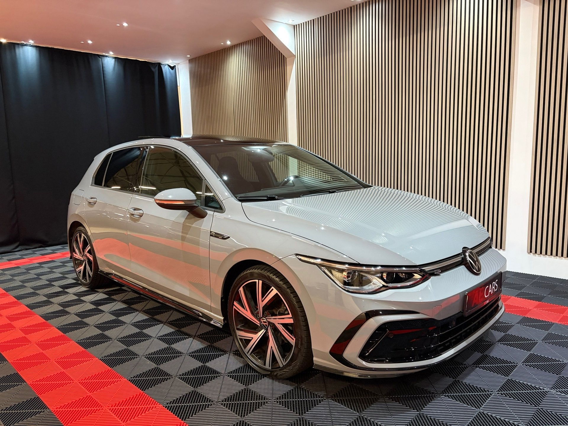 Volkswagen Golf 1.5 eTSI R-Line Business Pano|Matrix led|Hud, Auto's, Dealer onderhouden, 4 cilinders, 150 pk, Bedrijf