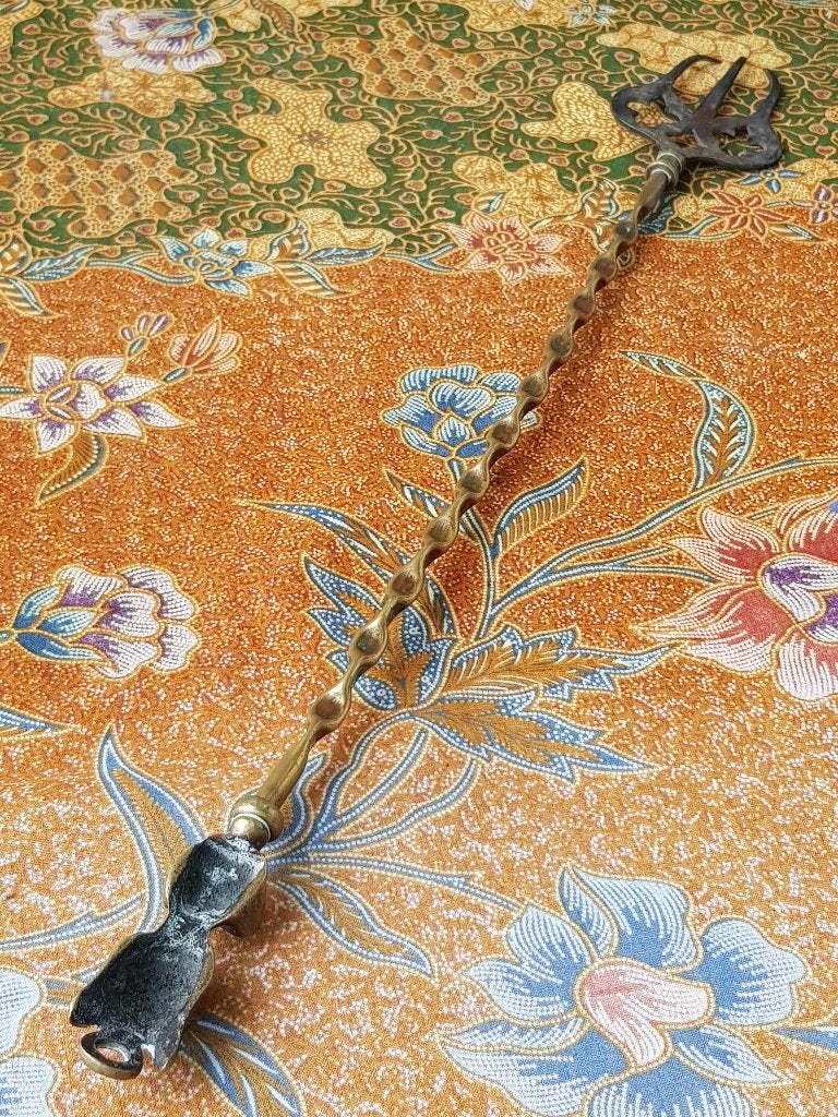Antieke Engelse haard of grilvork met Chichester kat 47 cm., Ophalen of Verzenden, Koper
