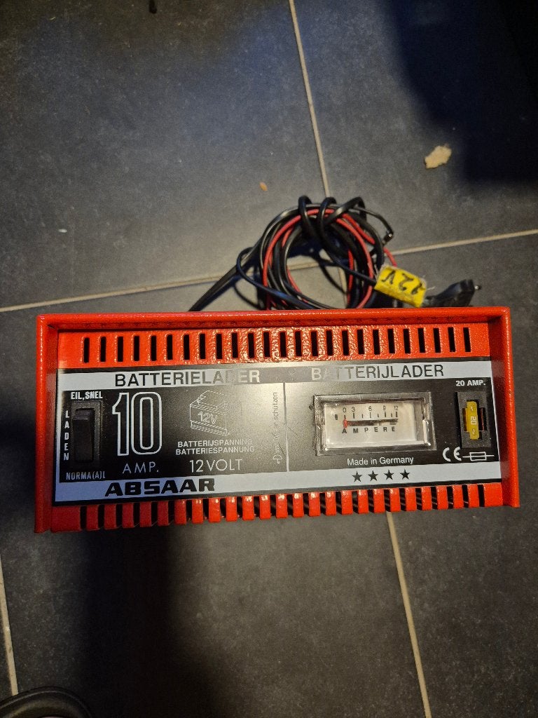 Acculader met snellaadfunctie - ABSAAR 10 Ampere, Gebruikt, Universele onderdelen