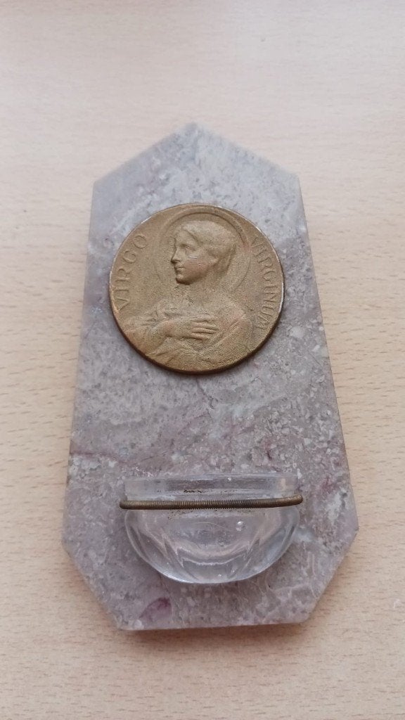 Wijwaterbak Marmer met messing plaat Heilige Maagd Maria, Ophalen of Verzenden, Zo goed als nieuw, Beeld(je), Christendom | Katholiek