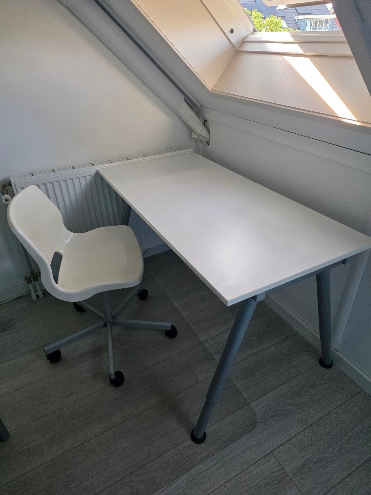 Bureau en bureaustoel Ikea, Huis en Inrichting, Ophalen, Zo goed als nieuw