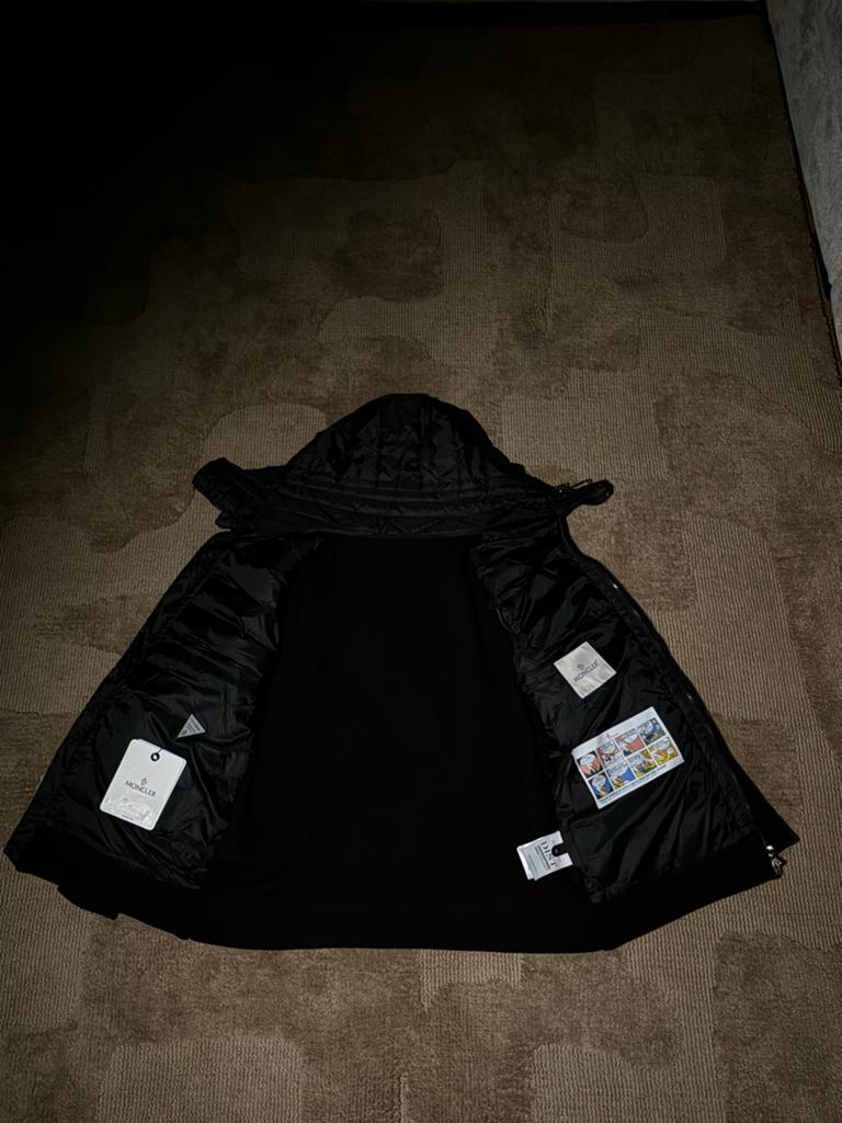 Moncler Grenoble Zwarte Gewatteerde Jas met Gebreide Mouwen, Kleding | Dames, Jassen | Zomer, Ophalen of Verzenden, Nieuw, Zwart