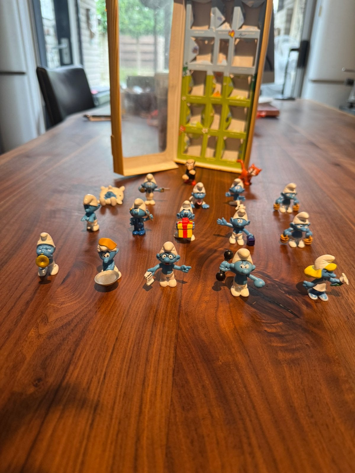 Smurfen verzameling met doosje, Ophalen of Verzenden, Zo goed als nieuw, Verschillende Smurfen