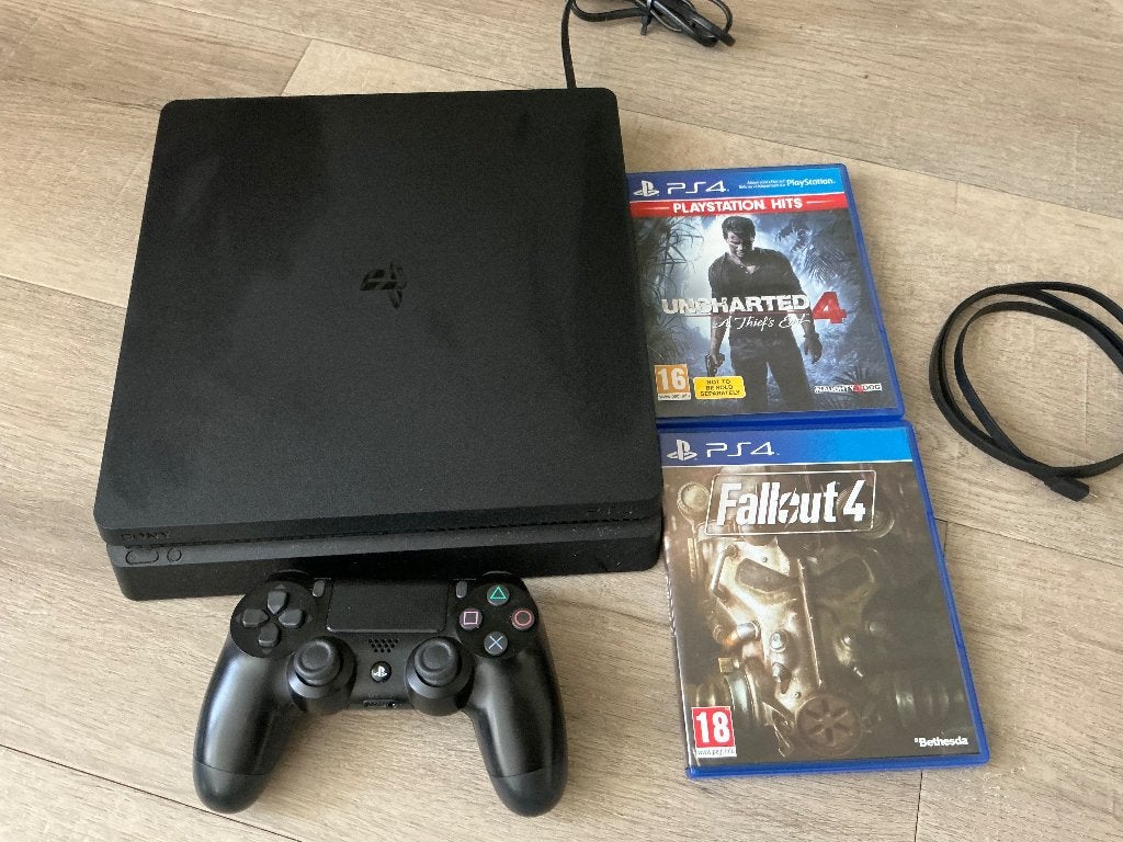 Playstation 4 slim 1 TB met 1 controller en 2 spellen, Spelcomputers en Games, Spelcomputers | Sony PlayStation 4, Ophalen, 1 TB
