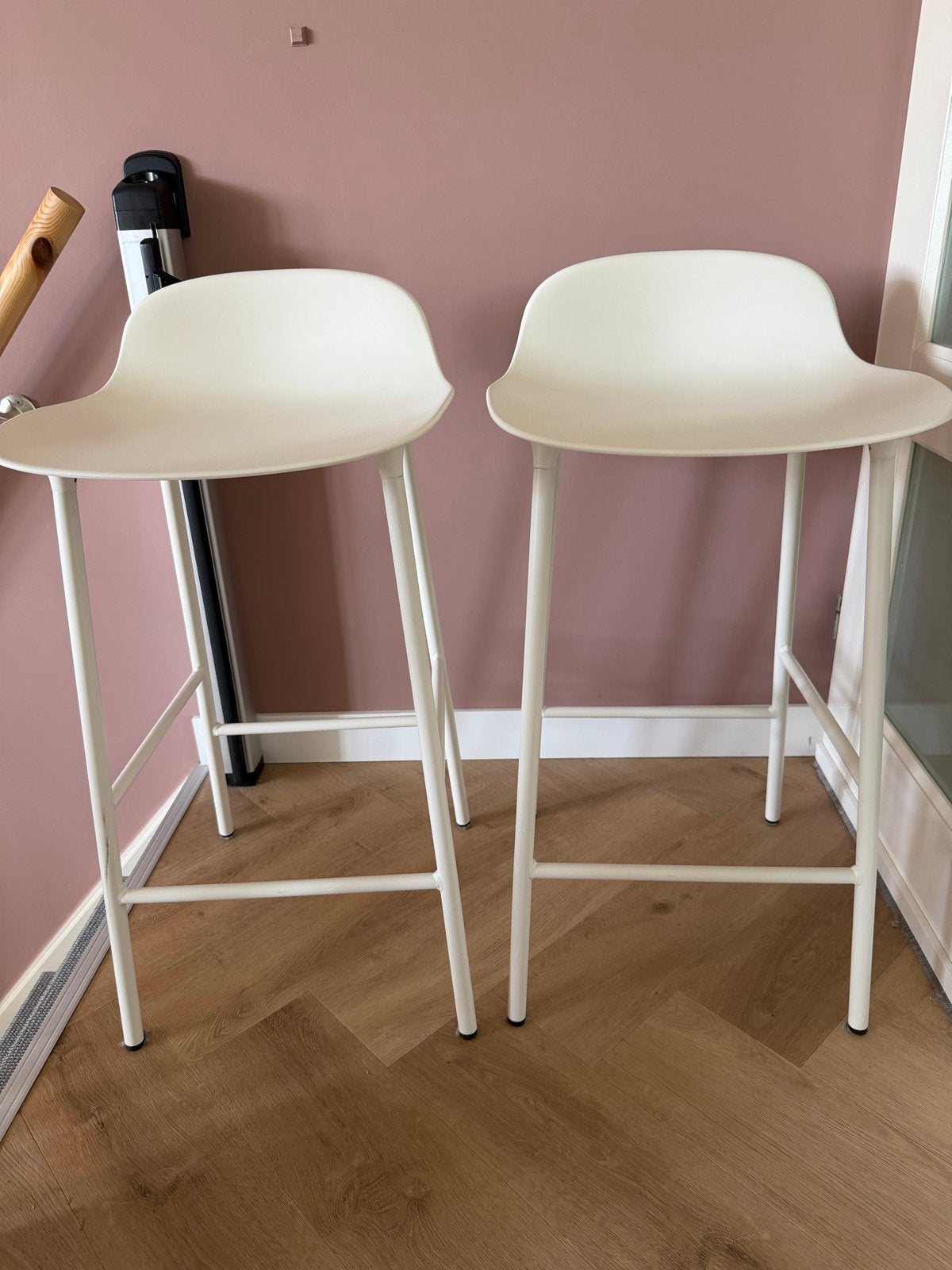 2x Normann Copenhagen Form barkrukken - Zo goed als nieuw, 2 krukken, Ophalen, Zo goed als nieuw, Kunststof