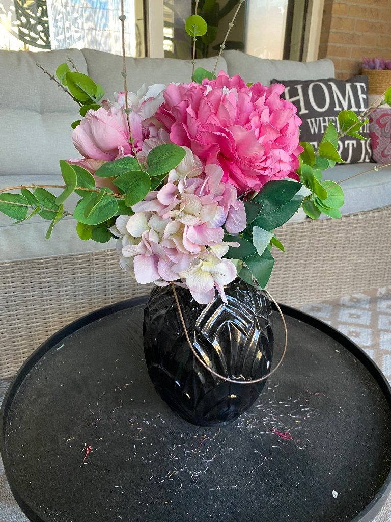 Vaas met nep bloemen, Ophalen