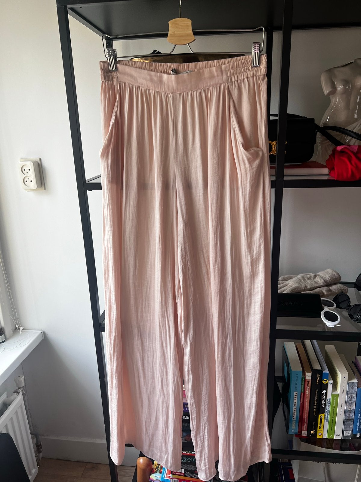 Zara roze satijnen broek - heerlijk luchtig, Kleding | Dames, Maat 38/40 (M), Ophalen of Verzenden, Zo goed als nieuw, Roze
