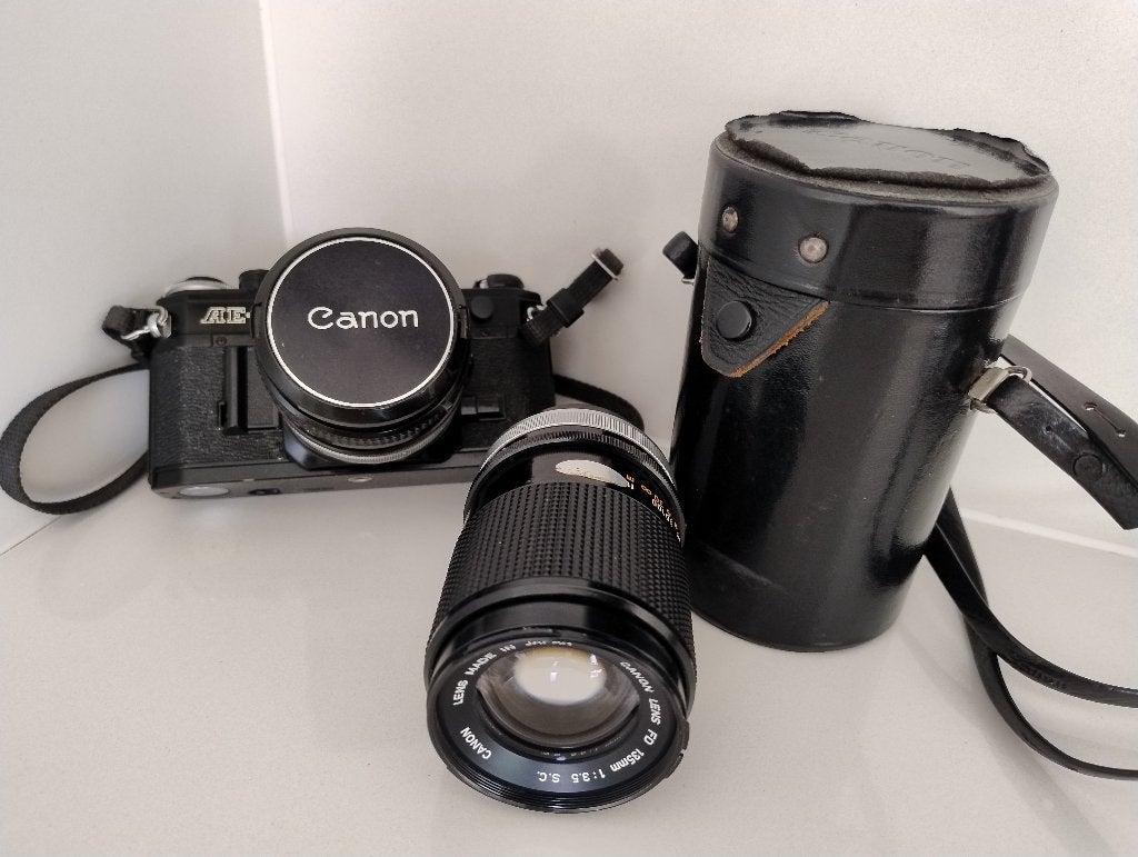 Canon AE1 Camera met een Canon FD 50mm 1:1.8 S.C.+ 135mm len, Audio, Tv en Foto, Fotocamera's Analoog, Ophalen of Verzenden, Gebruikt