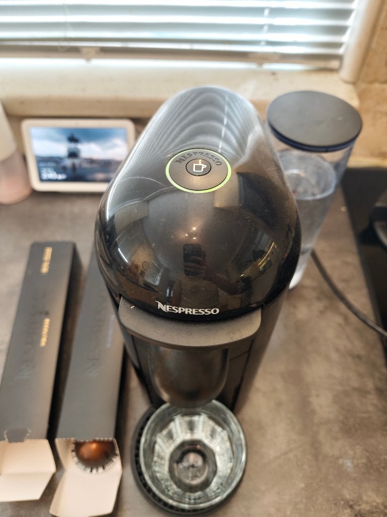 Nespresso Krups VertuoPlus (Zwart), Witgoed en Apparatuur, Koffiezetapparaten, Ophalen, Koffiepads en cups, Gebruikt, 1 kopje