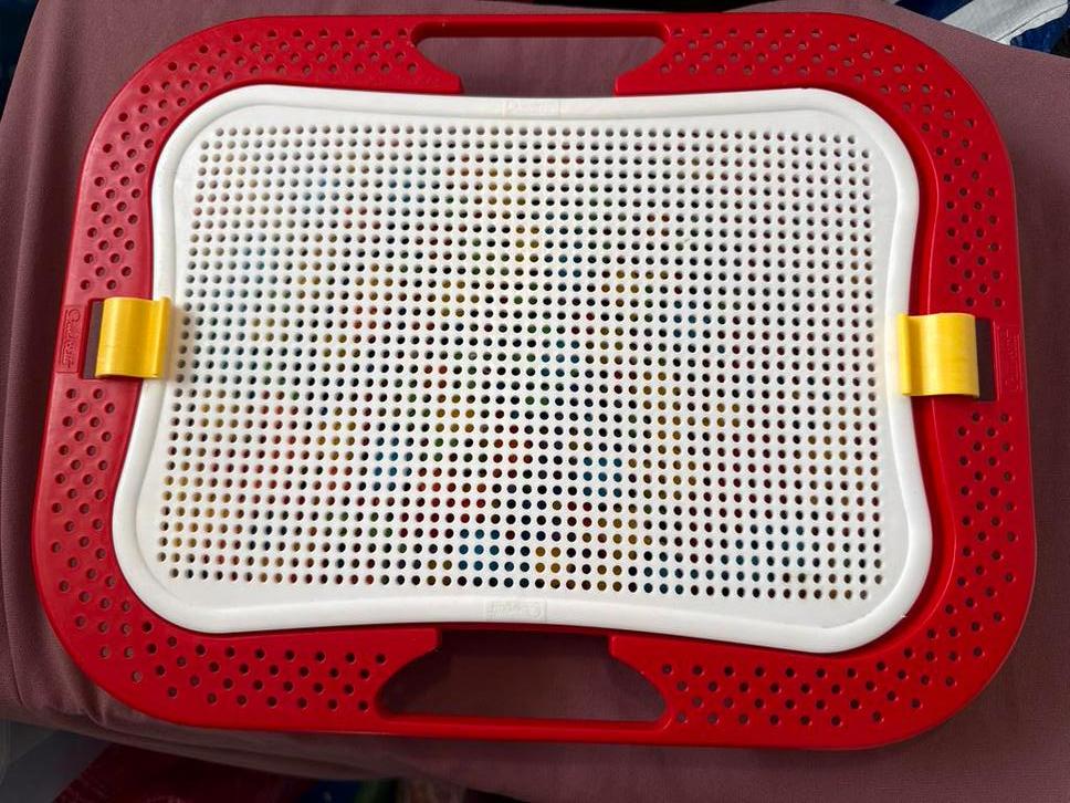 Steekmozaïek bord met gekleurde pinnetjes en voorbeelden, Ophalen of Verzenden, Gebruikt