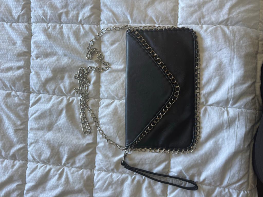 Zwart avondtasje met zilverkleurige ketting, Ophalen of Verzenden, Zo goed als nieuw, Zwart, Avondtasje