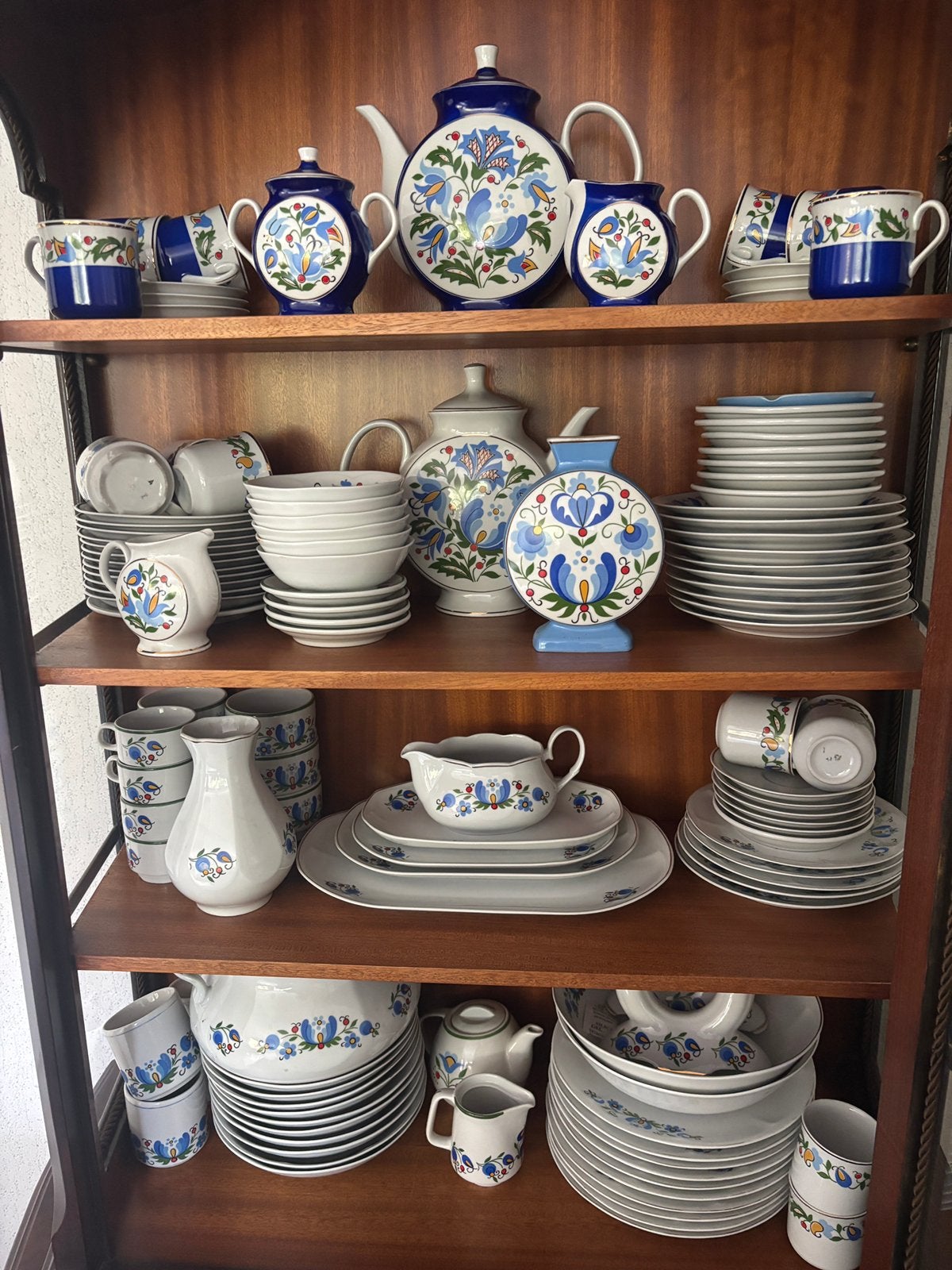 Heel compleet servies van Lubiana Kashubische volkskunst., Ophalen