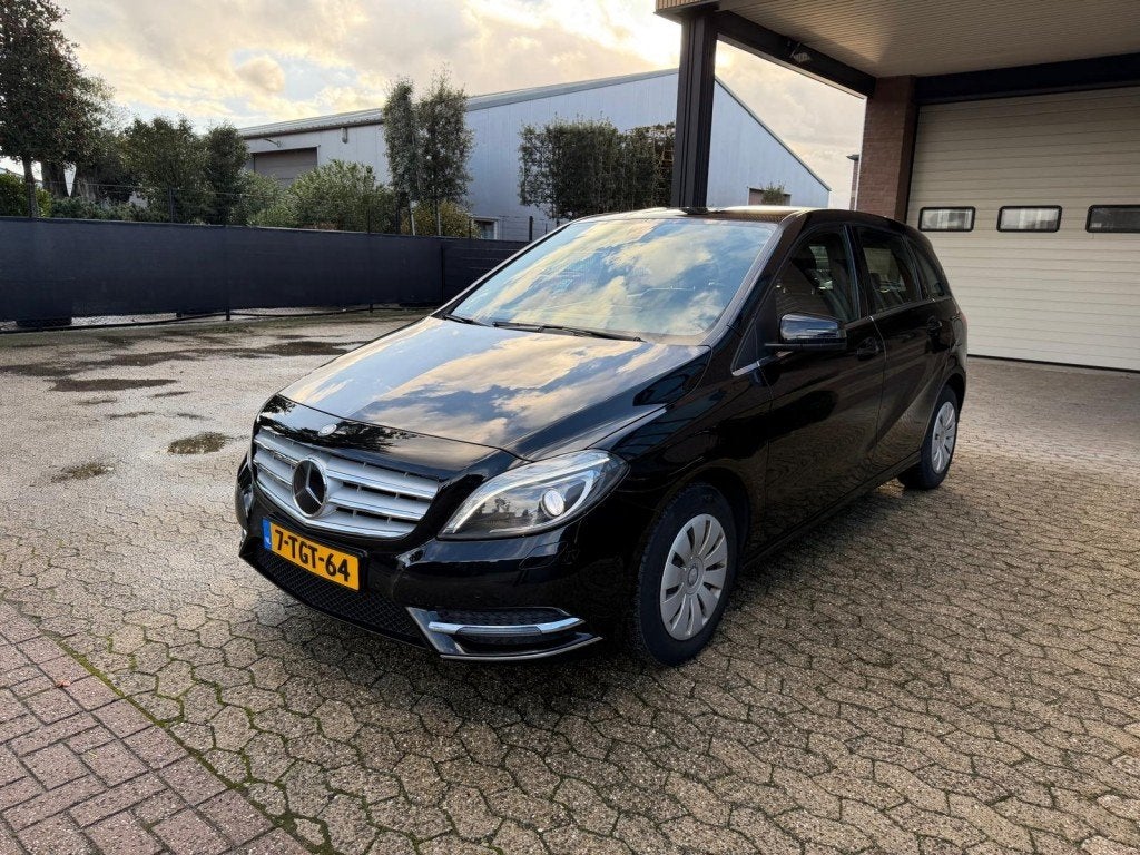 Mercedes-benz B-KLASSE B180 Leder xenon dealer onderh 2e eig, Automaat, Gebruikt, Euro 6, 4 cilinders