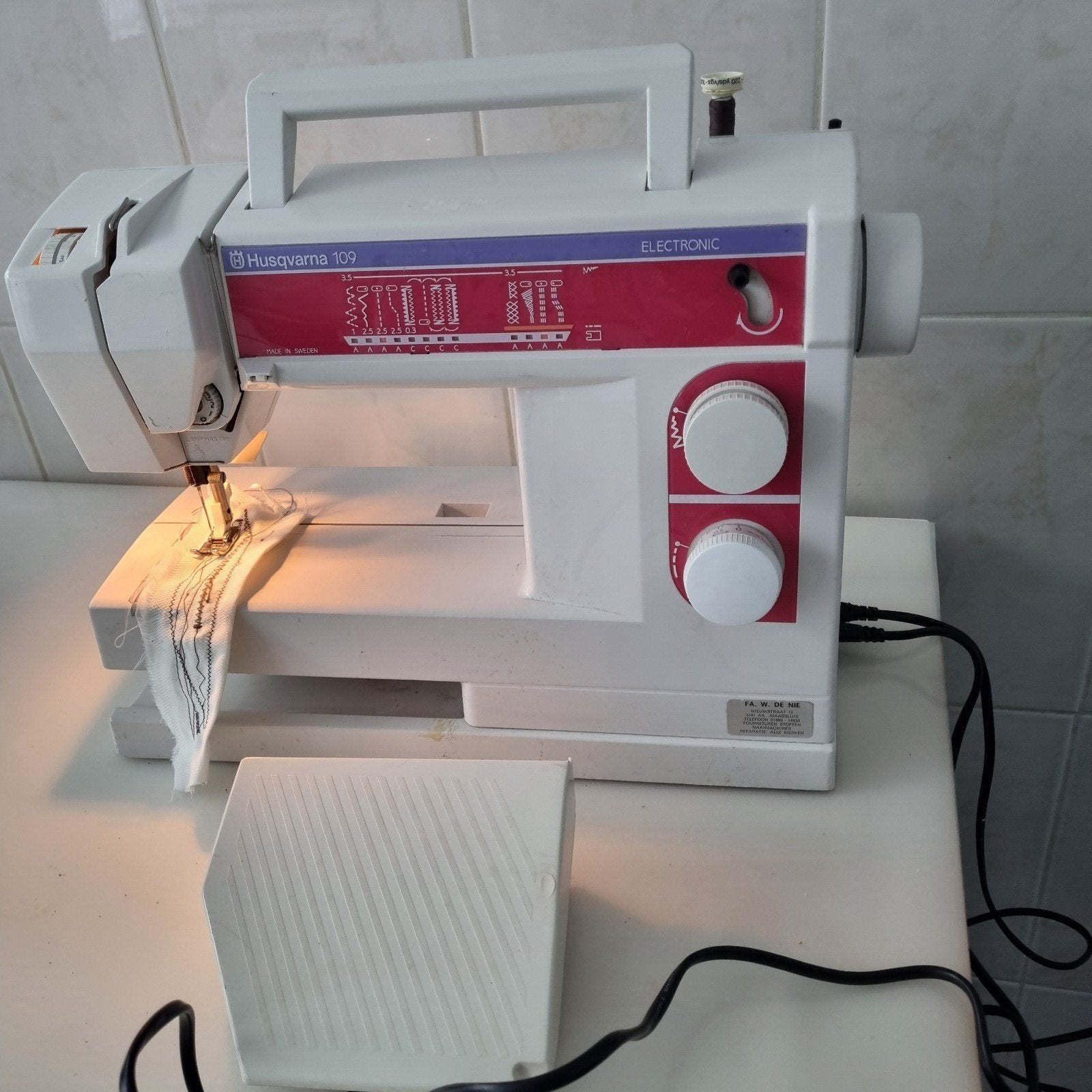 HUSQVARNA Model: 109 ELECTRONIC Naaimachine met alle behoren, Ophalen, Zo goed als nieuw, Naaimachine, Husqvarna