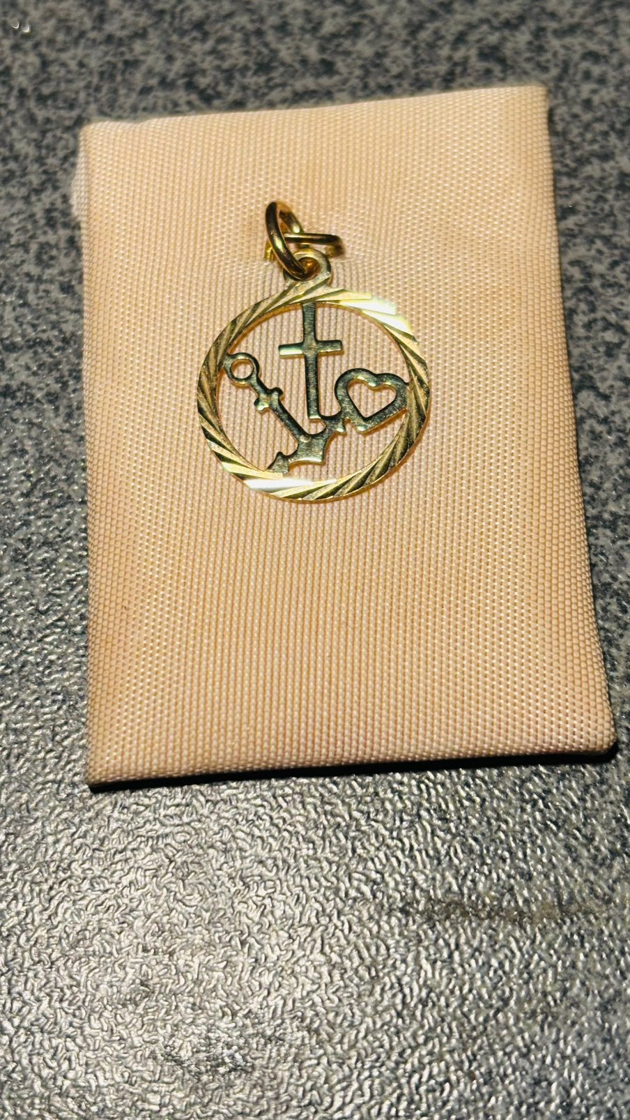 Gouden geloof hoop liefde hanger., Overige voorstellingen, Verzenden, Nieuw, Goud