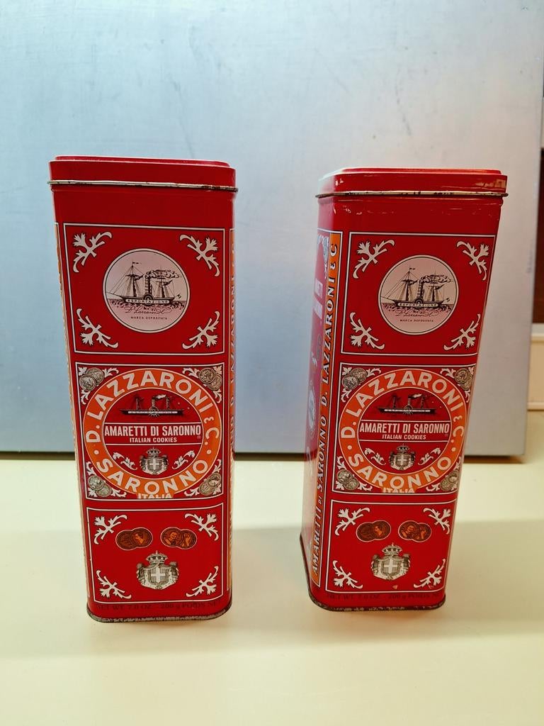 2 Vintage koekblikken Amaretti di Saronno Italië Rood Oranje, Ophalen of Verzenden, Gebruikt, Koek(jes), Overige merken