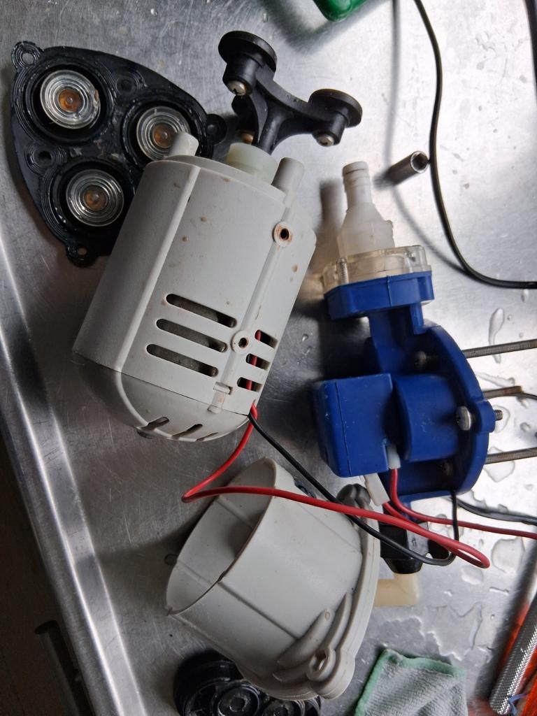 Fiamma waterpomp 12v voor onderdelen, Ophalen of Verzenden, Gebruikt, Motor en Techniek