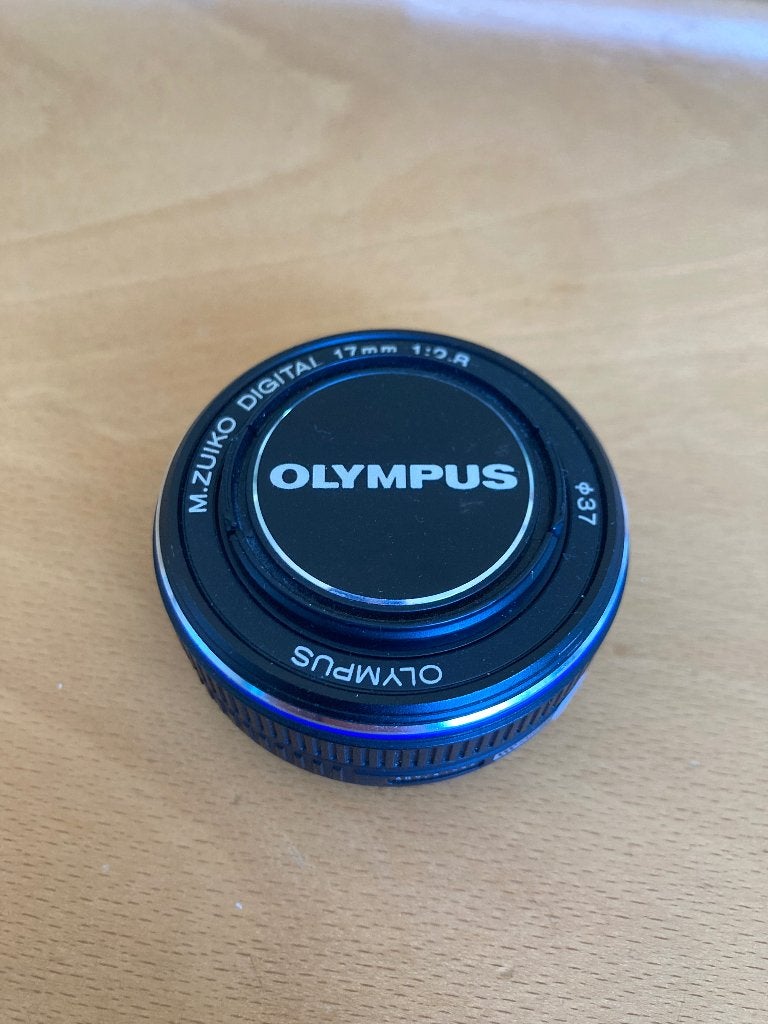Olympus 17mm f/2.8 mft, Micro Four Thirds, Olympus, Zo goed als nieuw, Lensdoppen