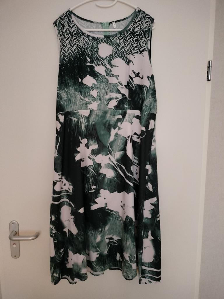 Prachtige groene mouwloze jurk met bijpassende lange blouse, Kleding | Dames, Maat 42/44 (L), Ophalen of Verzenden, Gedragen, Onder de knie