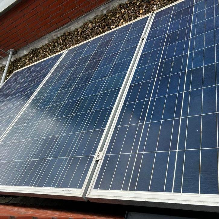 3 Zonnepanelen 240Wp met Dakframe, Doe-het-zelf en Verbouw, Zonnepanelen en Toebehoren, Ophalen, Gebruikt, Compleet systeem, 200 wattpiek of meer
