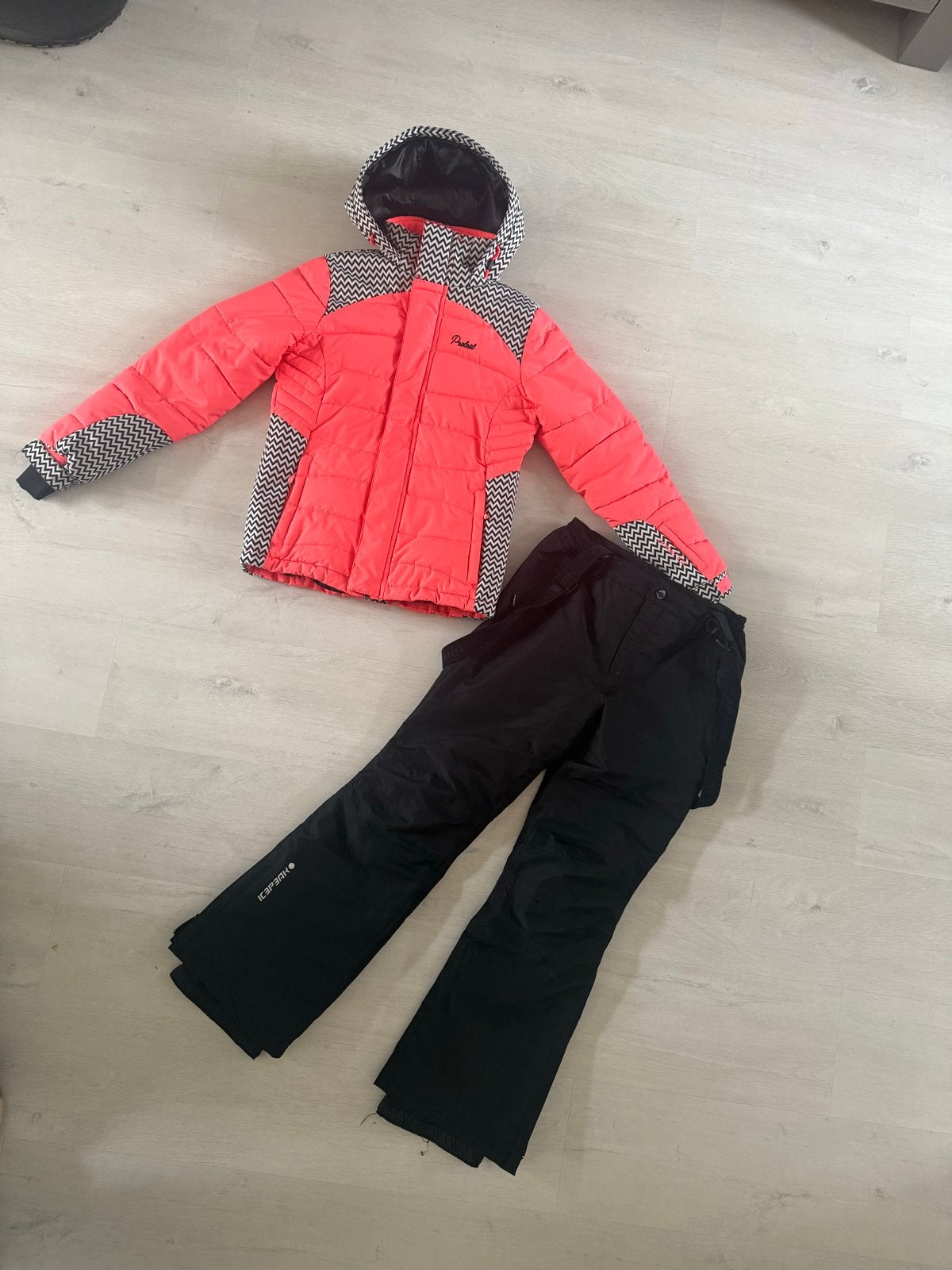Protest skipak meisjes - roze jas & zwarte broek (maat 152), Ophalen of Verzenden, Zo goed als nieuw