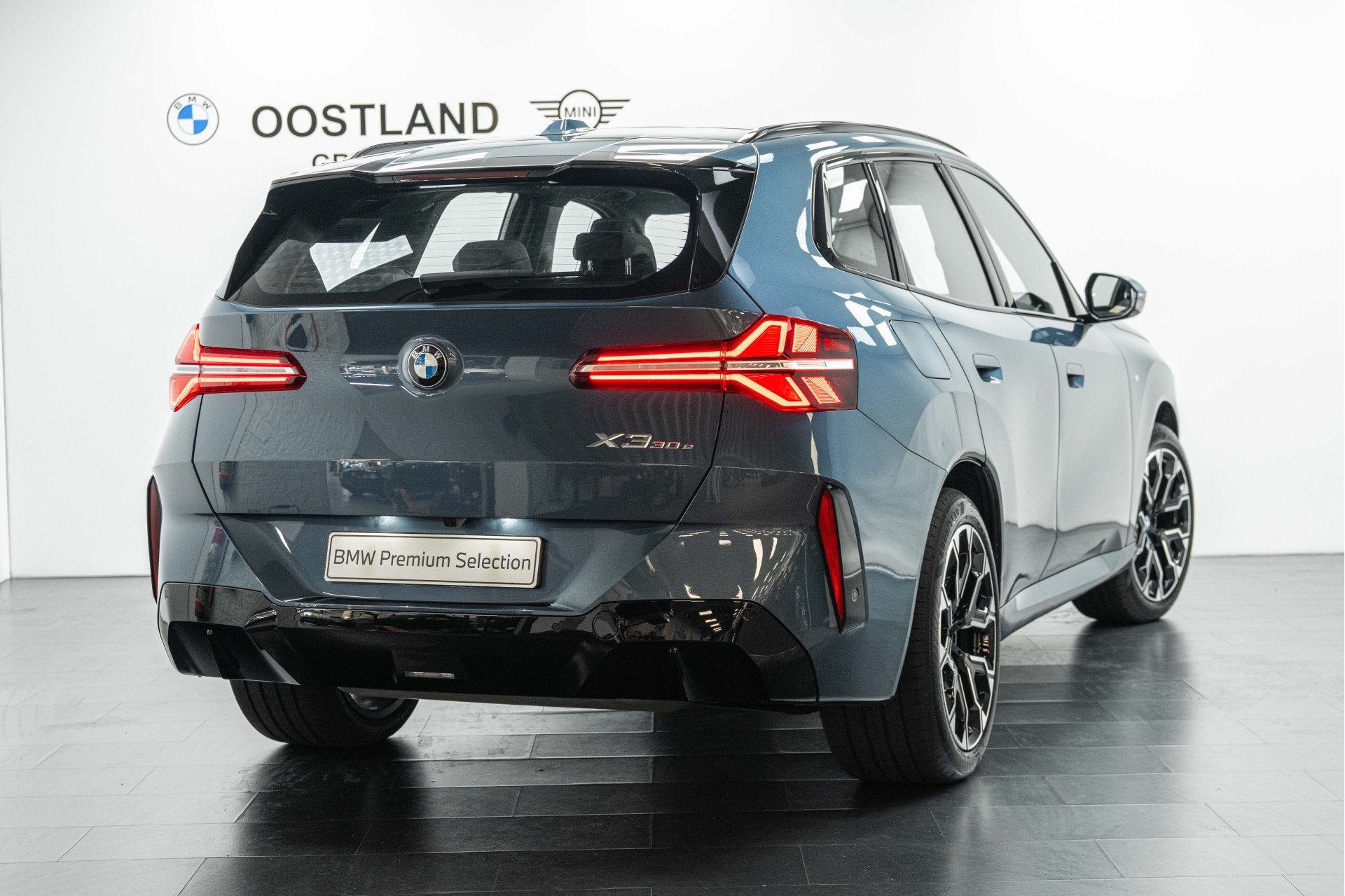 BMW X3 30e xDrive M Sport Automaat / Panoramadak / Trekhaak, Auto's, Automaat, Gebruikt, 4 cilinders, Blauw