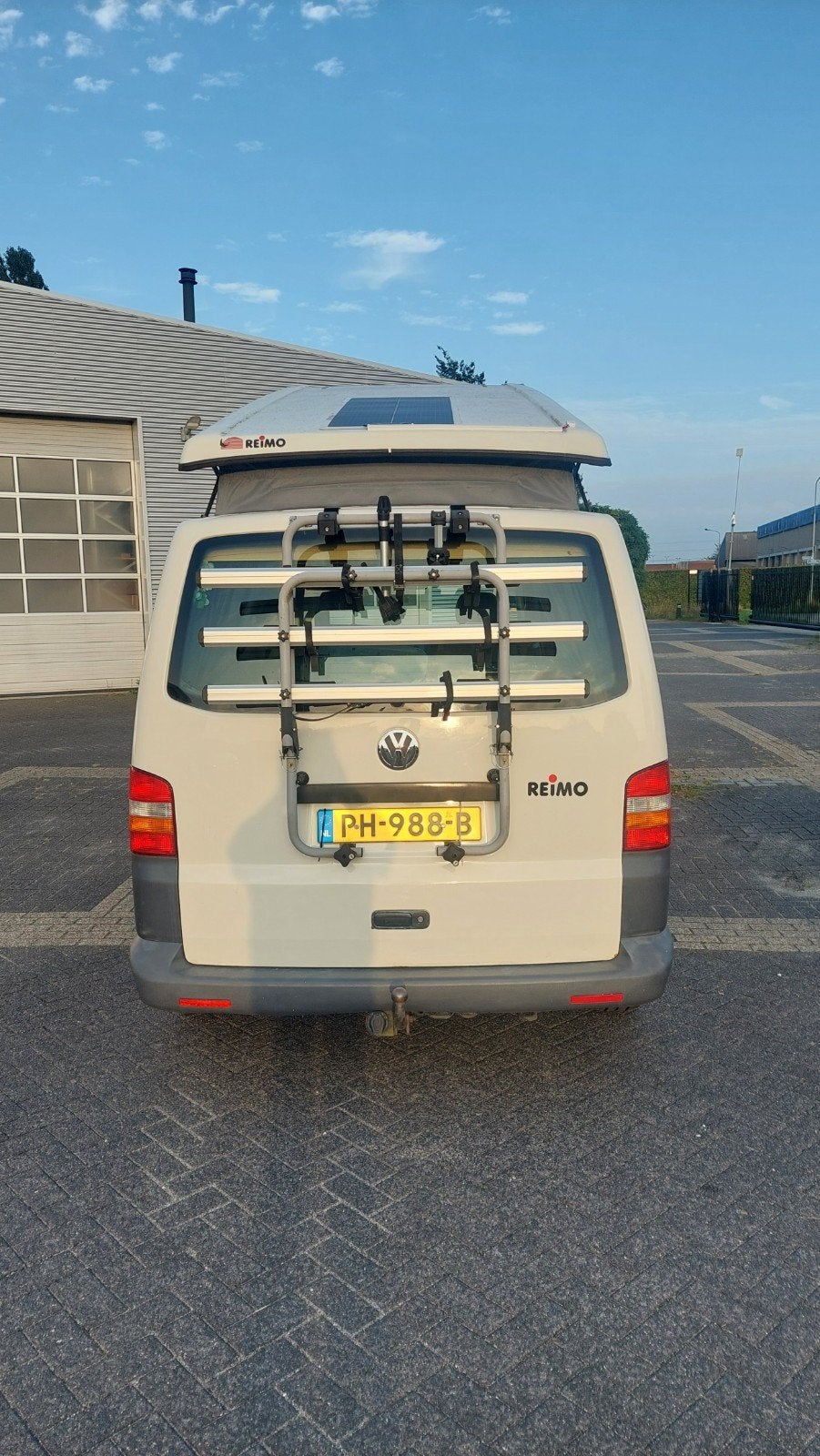 Foto 6 van VW T5 REIMO # 6 ZIT+4 SLAAPPLAATSEN # SLAAPHEFDAK #LENGTEZIT