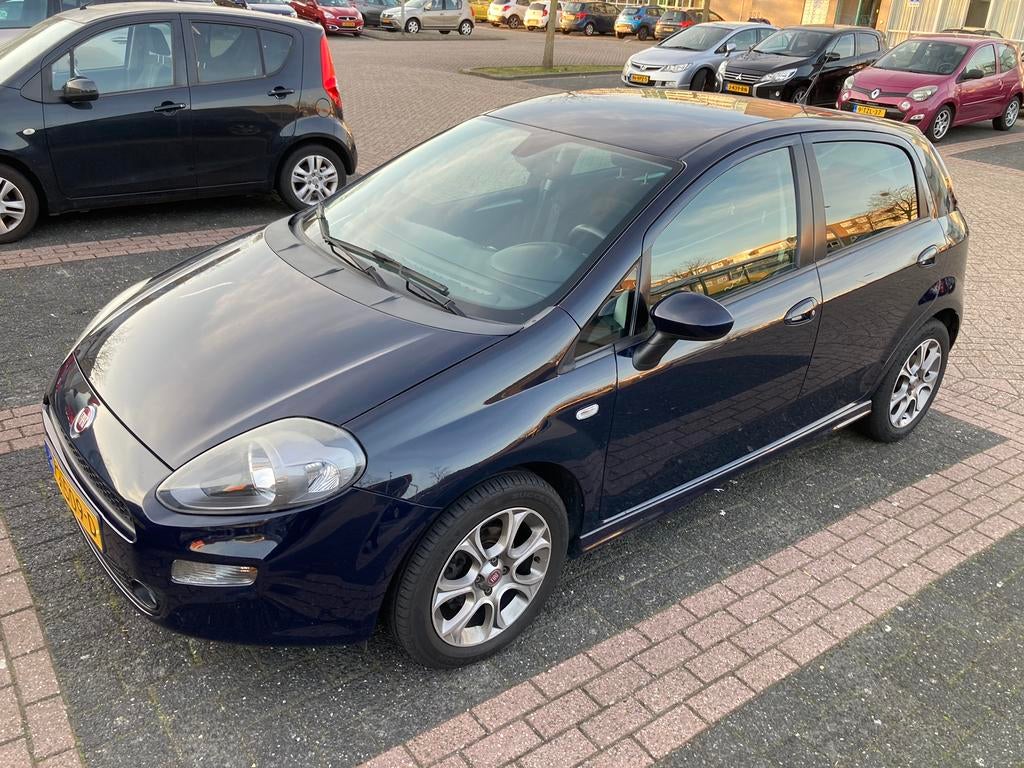 Zeer Nette  Fiat Punto 0.9 Twin air 74KW 5DR 2015 Blauw, Auto's, Voorwielaandrijving, 100 pk, 49 €/maand, Origineel Nederlands