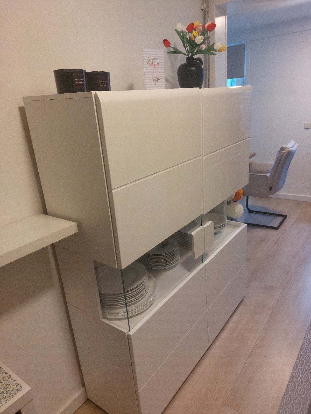 Hoogglans witte kast voor woonkamer of keuken, Met plank(en), Gebruikt, 100 tot 150 cm, Ophalen of Verzenden