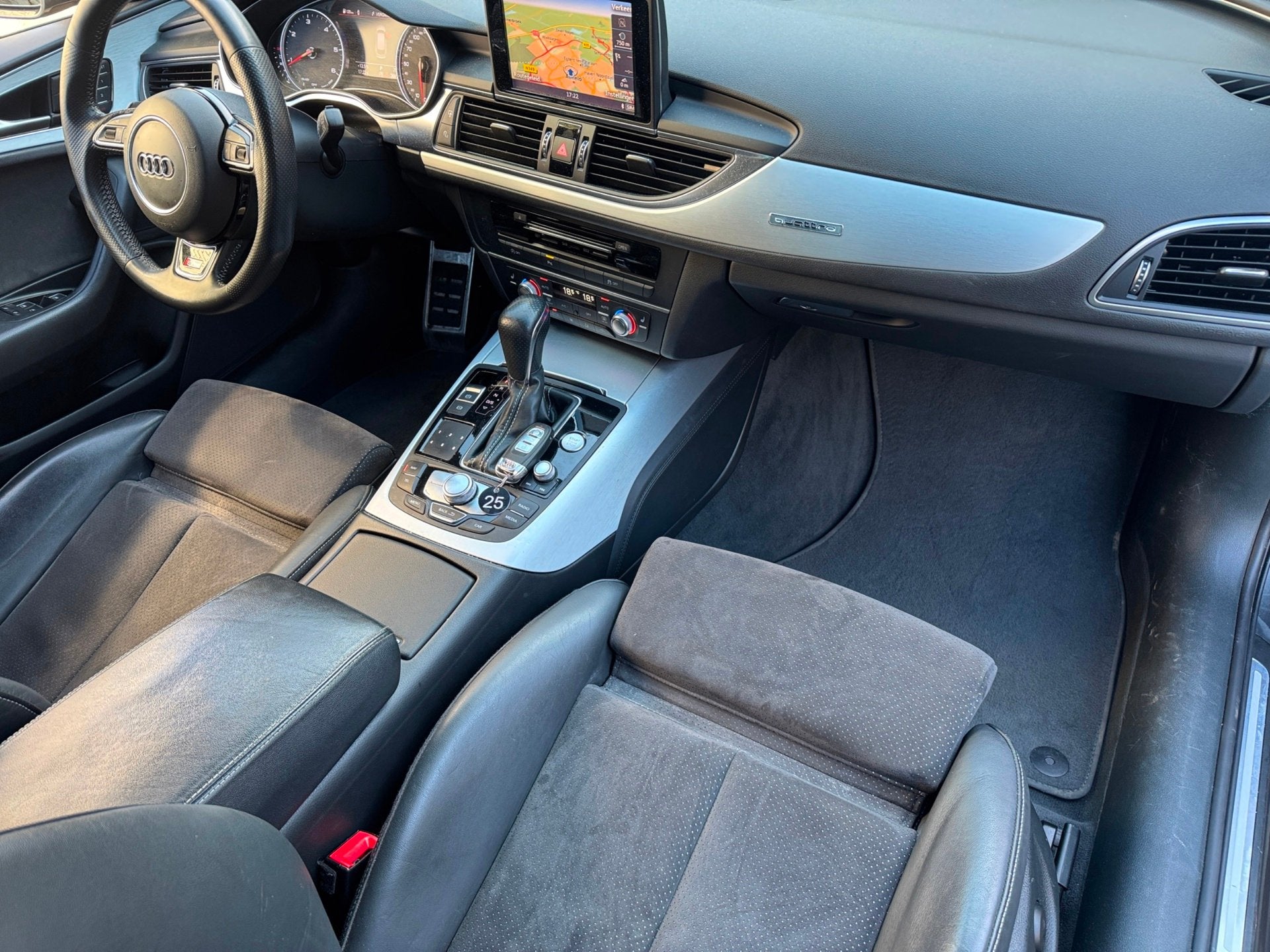Audi A6 Avant 3.0 TDI quattro S-LINE *EXPORT E.U.*, Auto's, Audi, Automaat, Gebruikt, Leder en Stof, 226 €/maand
