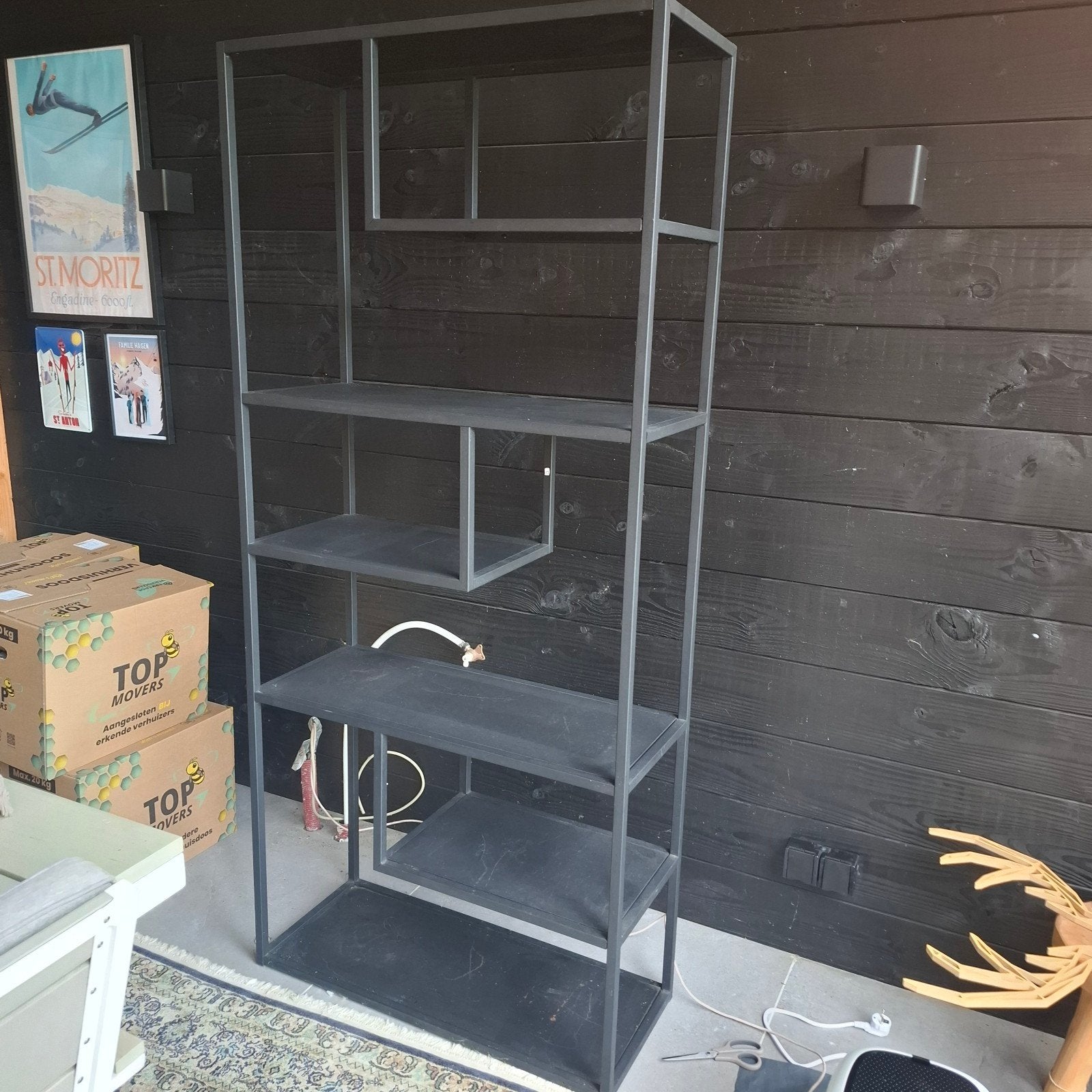 Zwarte metalen kast met planken - 188x85x35 cm, Ophalen, Gebruikt