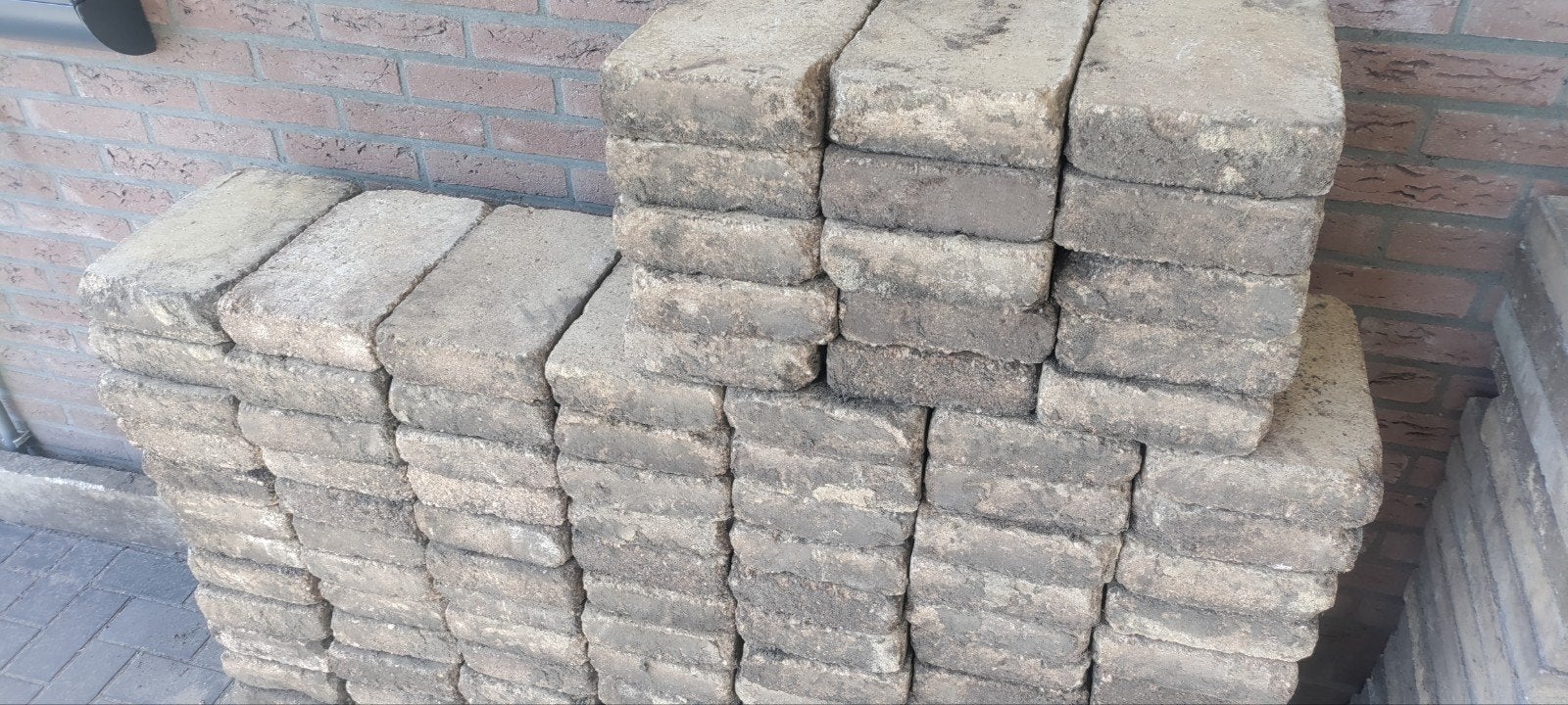 Gebruikte betonnen klinkers gratis, Tuin en Terras, Tegels en Klinkers, Ophalen, Gebruikt, Klinkers, 10 m² of meer